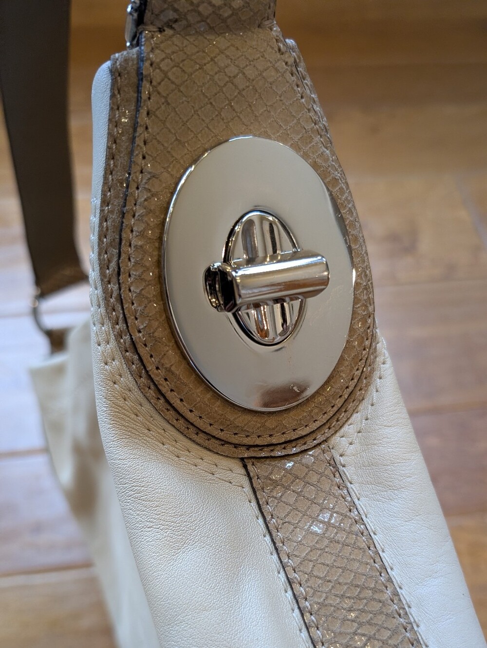 Coach Penelope White Beige Turnlock Snakeskin Reptile Shoulder Bag F16535 - Picture 4 of 12